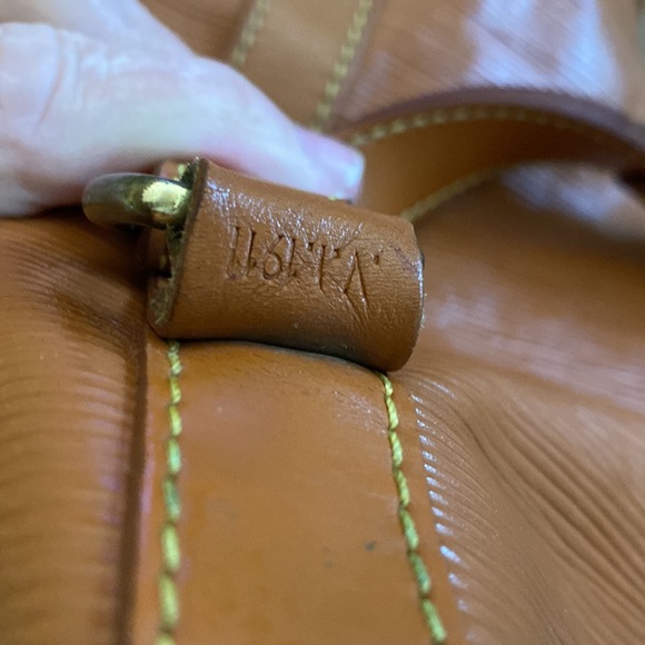 Louis Vuitton Epi Bag - Picture 4 of 11